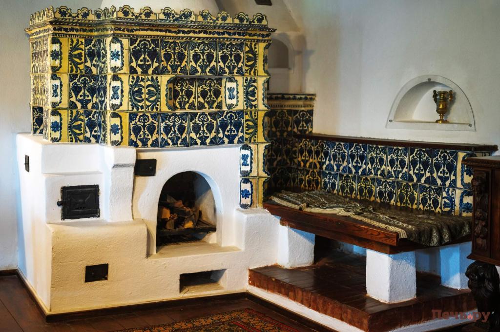 tradicionnaa-komnata-v-zamke-bran-rumynia (1).jpg